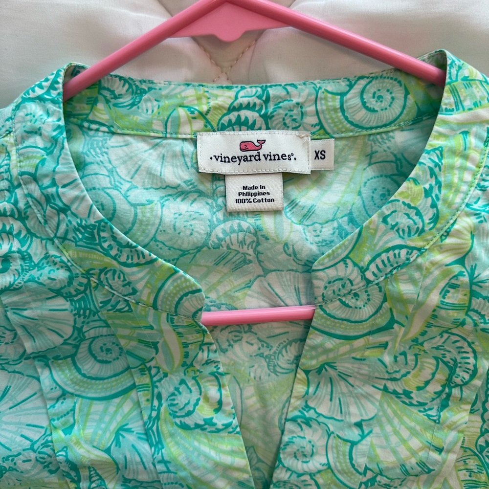 Vineyard Vines Teal and Green Seashell Patterned Top XS EUC - Picture 4 of 5